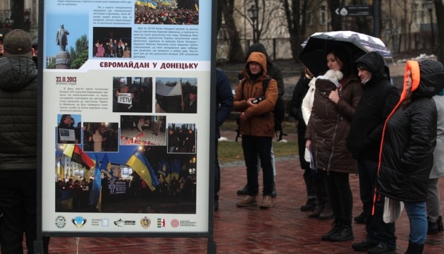 В Киеве открылась фотовыставка об истории Евромайдана в Донецке