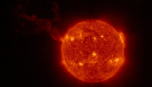 Апарат Solar Orbiter показав гігантський спалах на Сонці