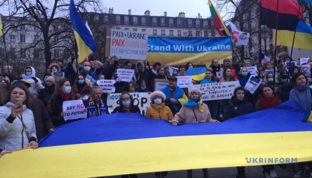 У Парижі відбулася акція на підтримку суверенітету України