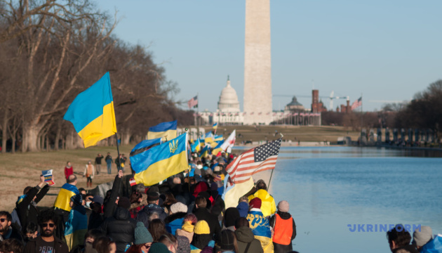 Біля меморіалу Лінкольна у Вашингтоні пройшов масовий мітинг проти агресії РФ