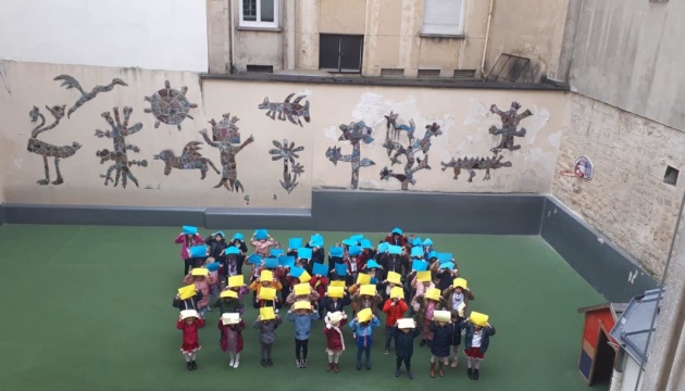 Українська школа в Парижі долучилася до акції  «Ангели пам'яті»