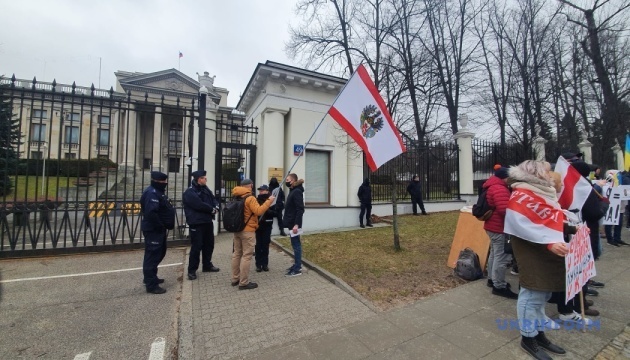Akcja w Warszawie - Rosjanin ogłosił zamiar rozpoczęcia procedury wyjścia Kaliningradu z Rosji