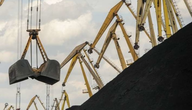 Судно з вугіллям для Дарницької ТЕЦ уже розвантажують у порту «Чорноморськ»