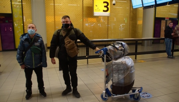 До Нідерландів на реабілітацію прилетіли ще двоє українських військових