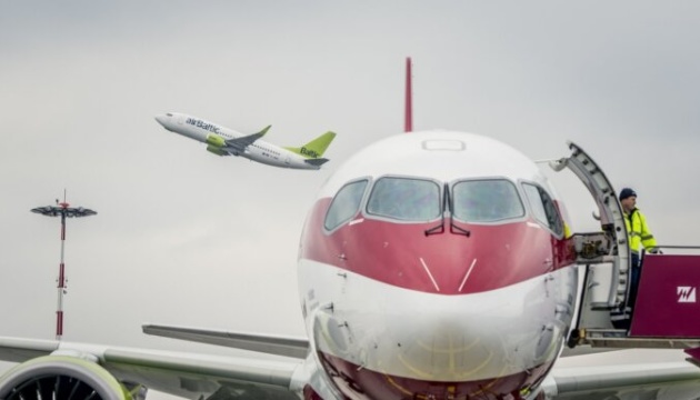 AirBaltic призупиняє нічні польоти до України
