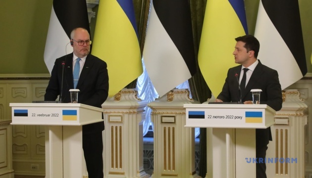 Zelensky y Karis instan a Rusia a retirar las tropas del territorio ucraniano