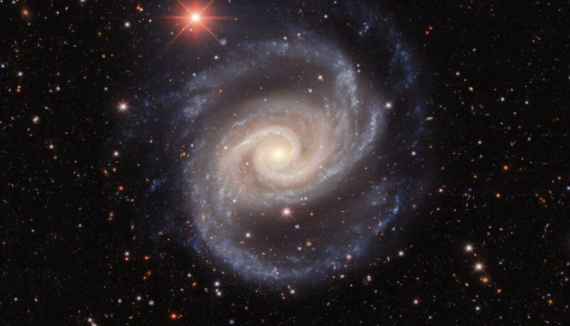 Астрономи показали, як «танцюють» зірки навколо чорної діри