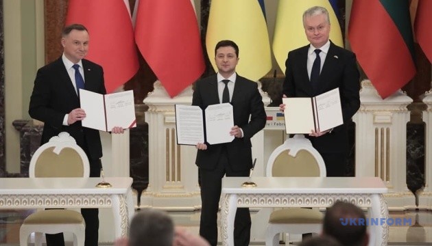 Zelensky, Nausėda y Duda condenan la decisión de la Federación Rusa de reconocer las llamadas DNR y LNR