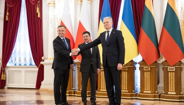 Zelensky, Duda, Nausėda sign joint statement