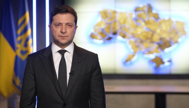 Україна вводить воєнний стан — Зеленський