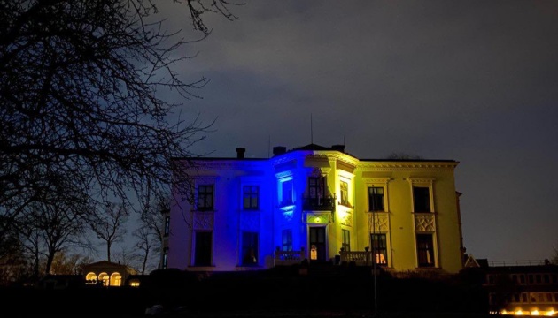 Посольства Британії по всьому світу проводять акції на підтримку України