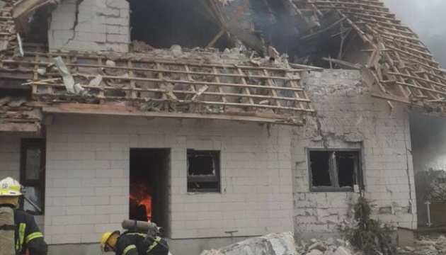 У Мелітополі снаряд влучив у будинок, постраждали двоє людей