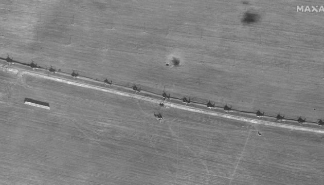 Satellitenbilder zeigen rund 150 russischer Hubschrauber in Belarus nahe Grenze zu Ukraine