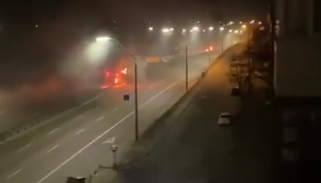 Estado Mayor: Destruida una columna de equipo militar de ocupantes cerca del metro Beresteyska en Kyiv