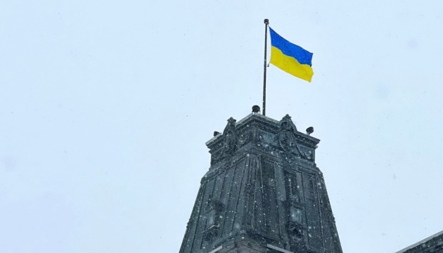 Над парламентом Канади замайорів прапор України