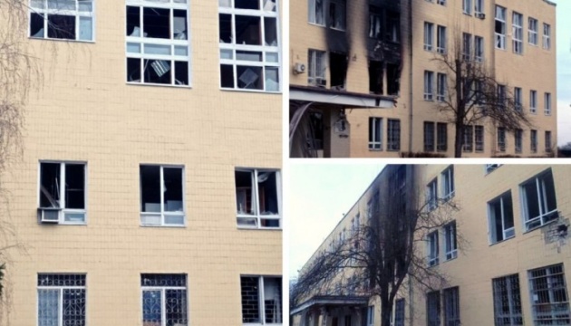 El edificio de la Universidad de Kharkiv dañado debido a los bombardeos