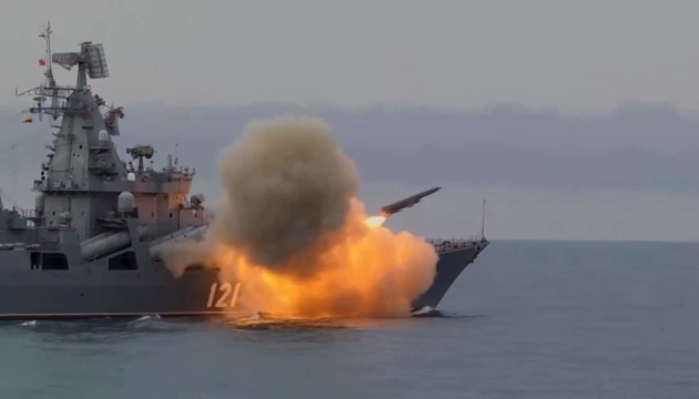 Російський корабель у Чорному морі знищив свій же військовий літак 