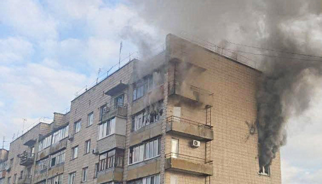 Invasion russe : un obus russe frappe un immeuble à Boutcha, dans la région de Kyiv