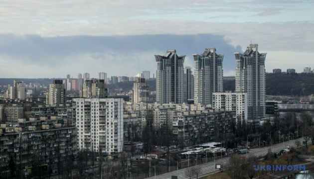 Київ відновлює звичне життя: до міста навіть повернулися затори