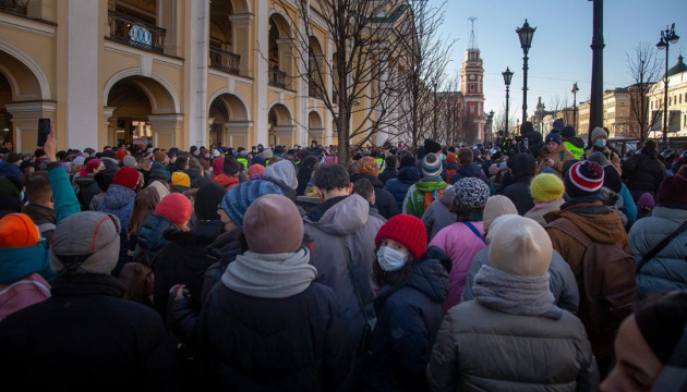 Після вторгнення в Україну на антивоєнних акціях у РФ  - уже майже 6 тисяч затриманих