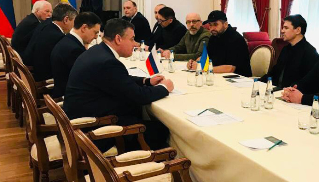 Ucrania y Rusia han celebrado la primera ronda de conversaciones para alcanzar un alto el fuego lo antes posible