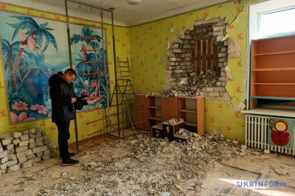Детский сад в Станице Луганской, который обстреляли российские оккупанты / Фото: Алексей Ковалев, Укринформ
