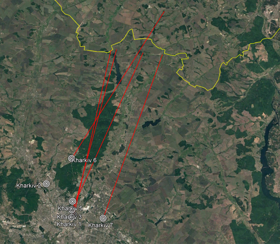Геолокация и направление прилета реактивных снарядов с кассетной боевой частью, найденных в Харькове (Снимок: Google/Copernicus. Отметки Bellingcat)
