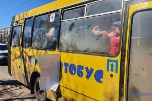 На Чернігівщині мешканці тікають із села Єліне після обстрілу рф
