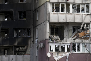 Не дали забрать вещи: в Мариуполе захватчики без предупреждения снесли дом
