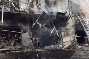 ハルキウへさらなる爆撃　集合住宅損壊　犠牲者あり＝ウクライナ非常事態庁
