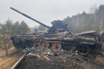 Streitkräfte der Ukraine vernichteten binnen eines Tages 900 russische Invasoren, zerstören 13 Kampfpanzer und ein Flugzeug