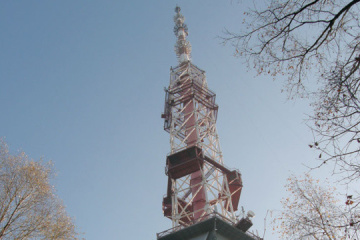 Torre de televisión de Járkiv dañada por proyectiles rusos
