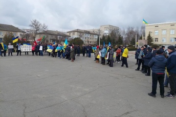 ウクライナ南部各地でロシア占領軍への反対集会続く