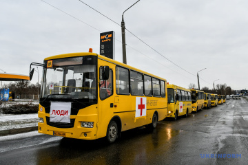 Fluchtkorridore: 100 Evakuierungsbusse auf dem Weg nach Sumy  