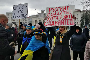 Proteste in Cherson gegen russische Armee dauern an: Menschen nennen Invasoren „Kindermörder“