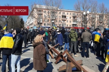 南部ヘルソン市民、ロシア占領に反対集会開催