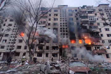W wyniku trafienia w wieżowiec w stolicy – 2 osoby zginęły, a 3 trafiło do szpitala