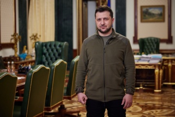 ゼレンシキー宇大統領、ウクライナの勝利のために努力する市民の写真を紹介