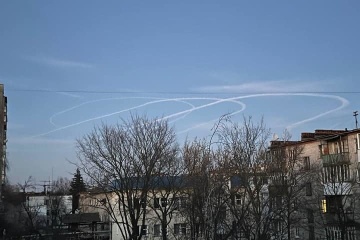 Invasores rusos bombardean empresas industriales en Shostka
