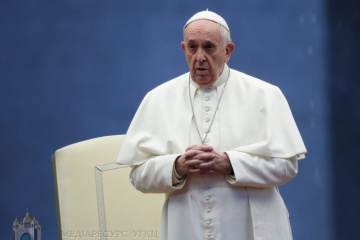 Le Pape François exhorte à convertir les dépenses militaires en aide humanitaire