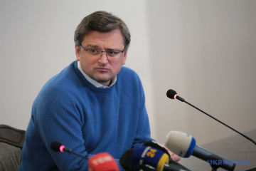 Kuleba pide a la UE que refuerce el quinto paquete de sanciones en respuesta a los crímenes de Rusia