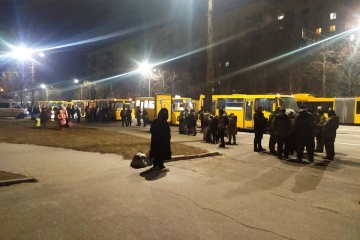 ２０日、ウクライナで計７２９５人が人道回廊を使って避難
