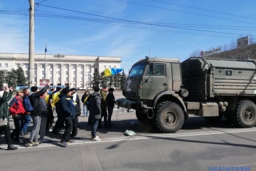 ゼレンシキー宇大統領、被占領下ウクライナ南部で反露抗議を行う住民を応援