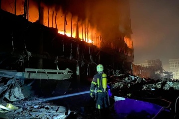 キーウ市ポジール地区で爆発　商業施設など炎上