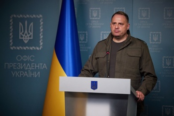 Yermak: Ucrania primero necesita armas pesadas de sus socios