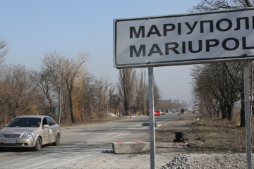 Invasores demuelen un barrio residencial en el distrito Prymorsky de Mariúpol