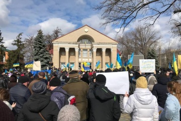 被占領下ウクライナ南部で反ロシア集会