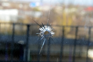  Un fragmento de misil enemigo golpea la ventana del Centro de Rehabilitación Infantil cerca de Jersón