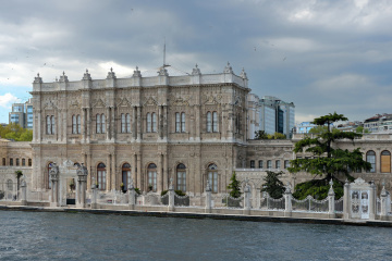 Palacio de Dolmabahçe en Estambul acogerá las conversaciones entre Ucrania y Rusia