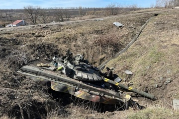Na autostradzie w pobliżu wsi Mała Rogań żołnierze federacji rosyjskiej rozstrzelali ponad 20 cywilnych samochodów - dziennikarz
